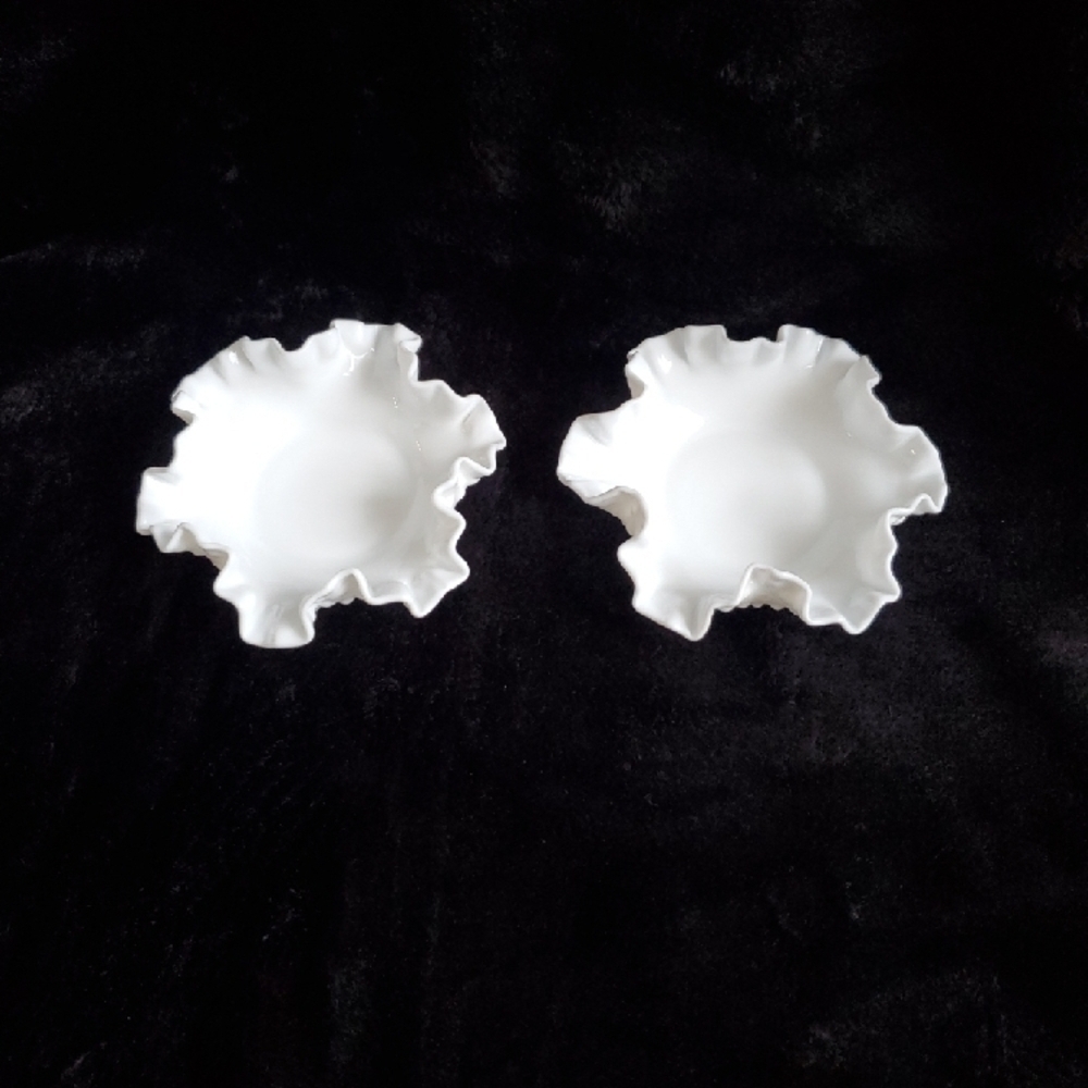Fenton Vintage Ruffled Hobnail White Milk Glass Candy Trinket Jewelry Set Of 2